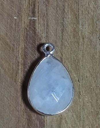 Pendentif en pierre de lune