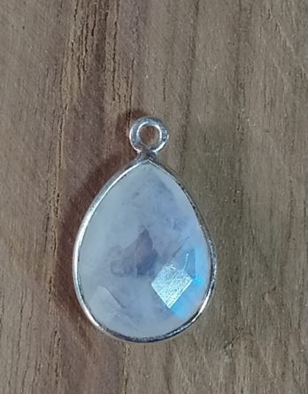 Pendentif en pierre de lune